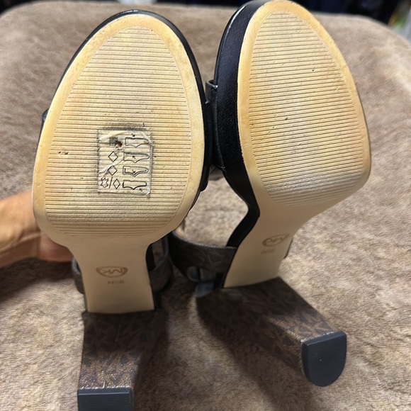 1 Michael Kors, two-tone, zip heels - Picture 8 of 8